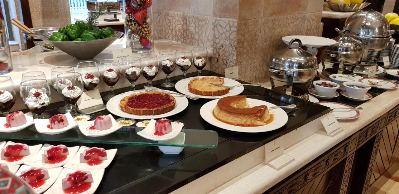 Hotel Crown Inn ムルターン エクステリア 写真