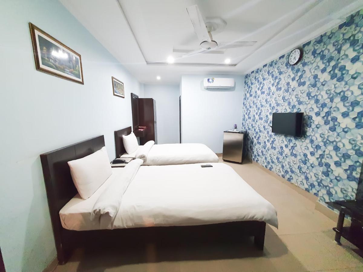 Hotel Crown Inn ムルターン エクステリア 写真