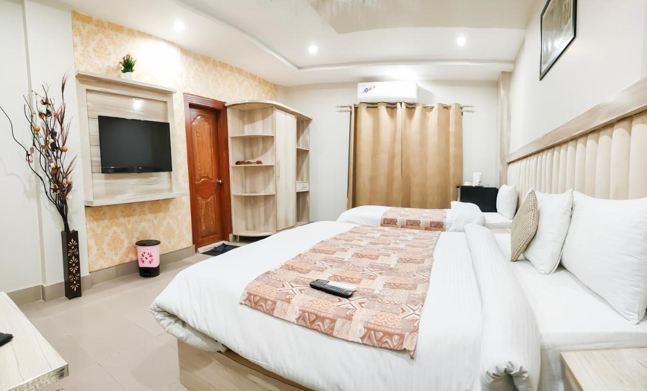 Hotel Crown Inn ムルターン エクステリア 写真