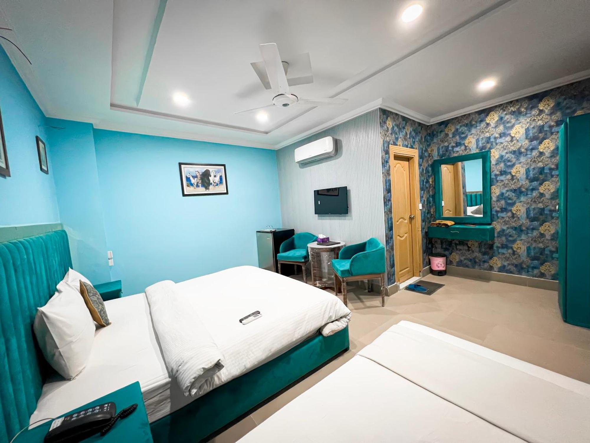 Hotel Crown Inn ムルターン エクステリア 写真
