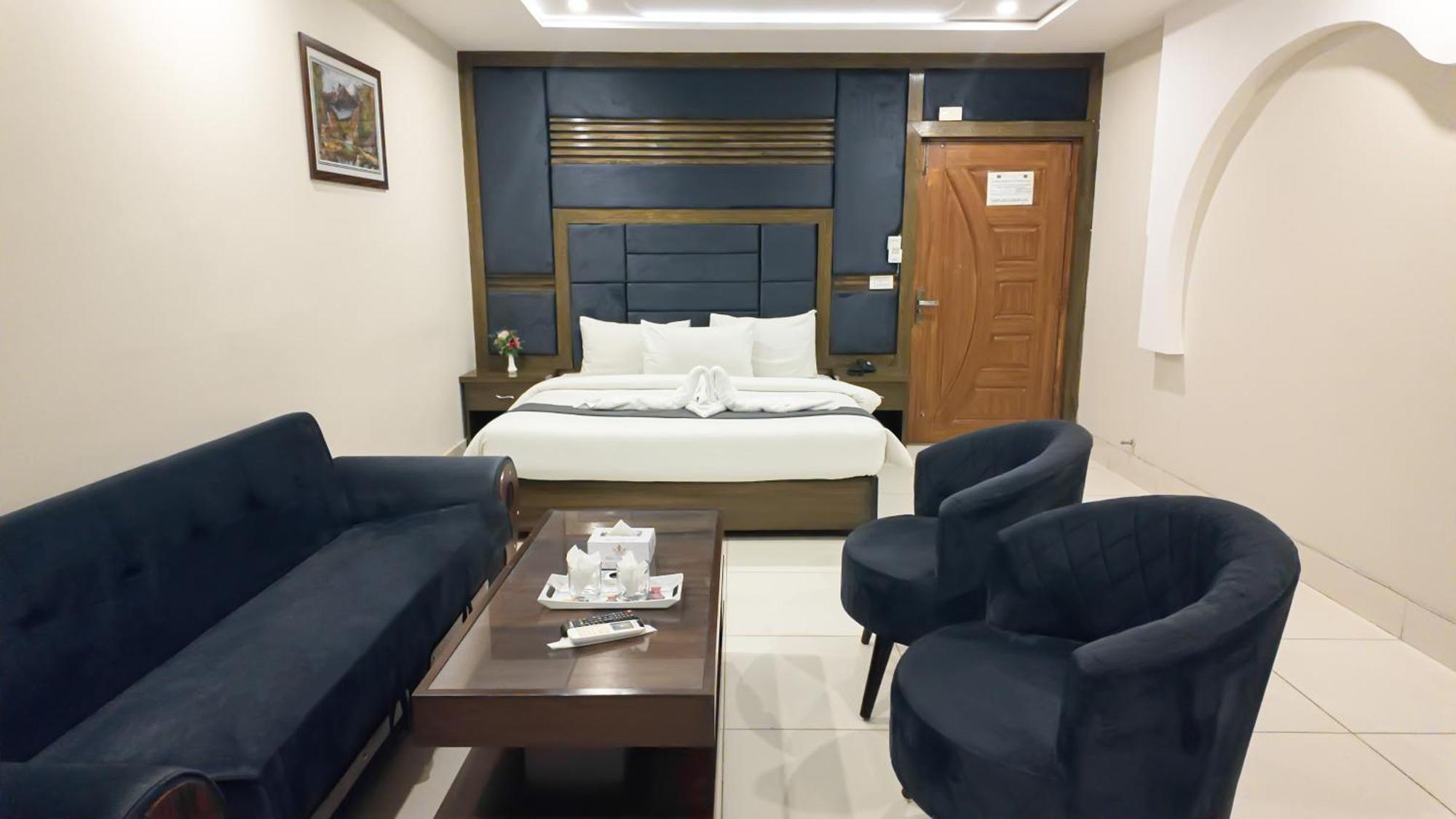 Hotel Crown Inn ムルターン エクステリア 写真