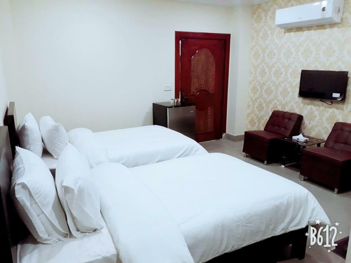 Hotel Crown Inn ムルターン エクステリア 写真